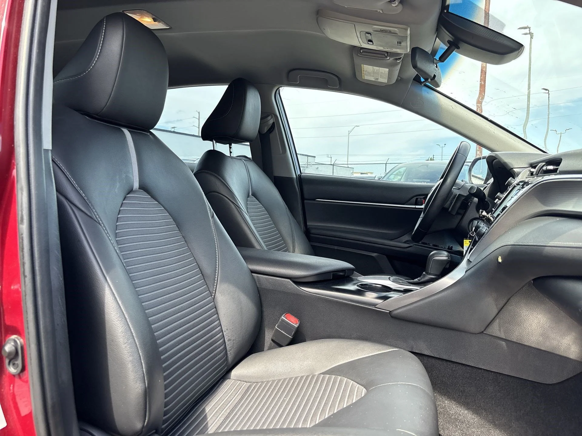 Used 2018 Pearl Toyota SE image 23