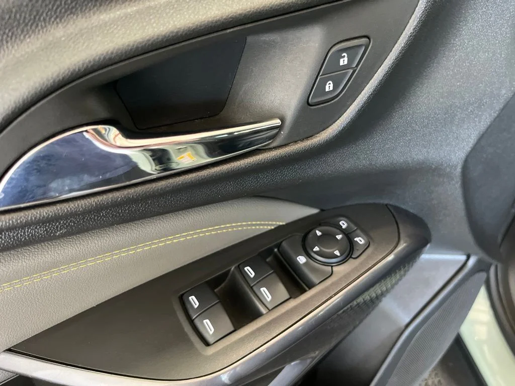 Used 2025 Green Chevrolet ACTIV image 4