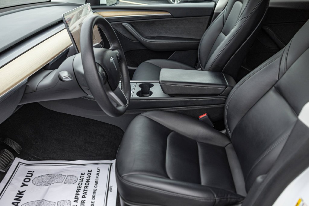 Used 2023  Tesla Long Range image 13