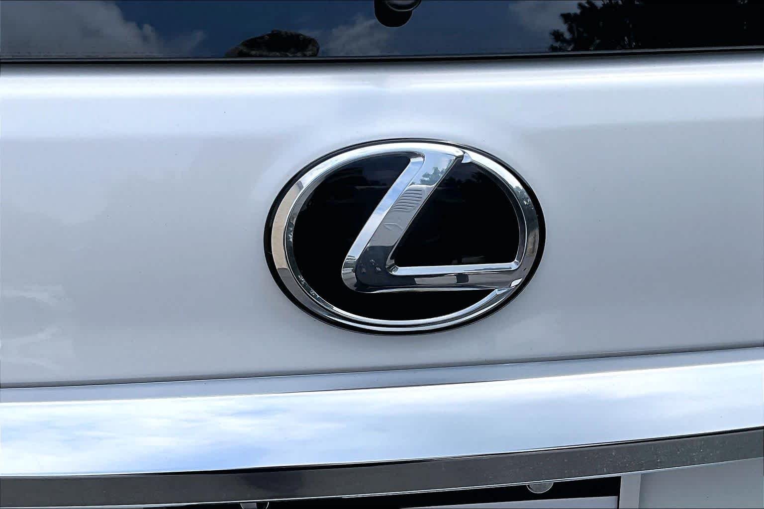 Used 2021 Starfire Pearl Lexus Premium image 31