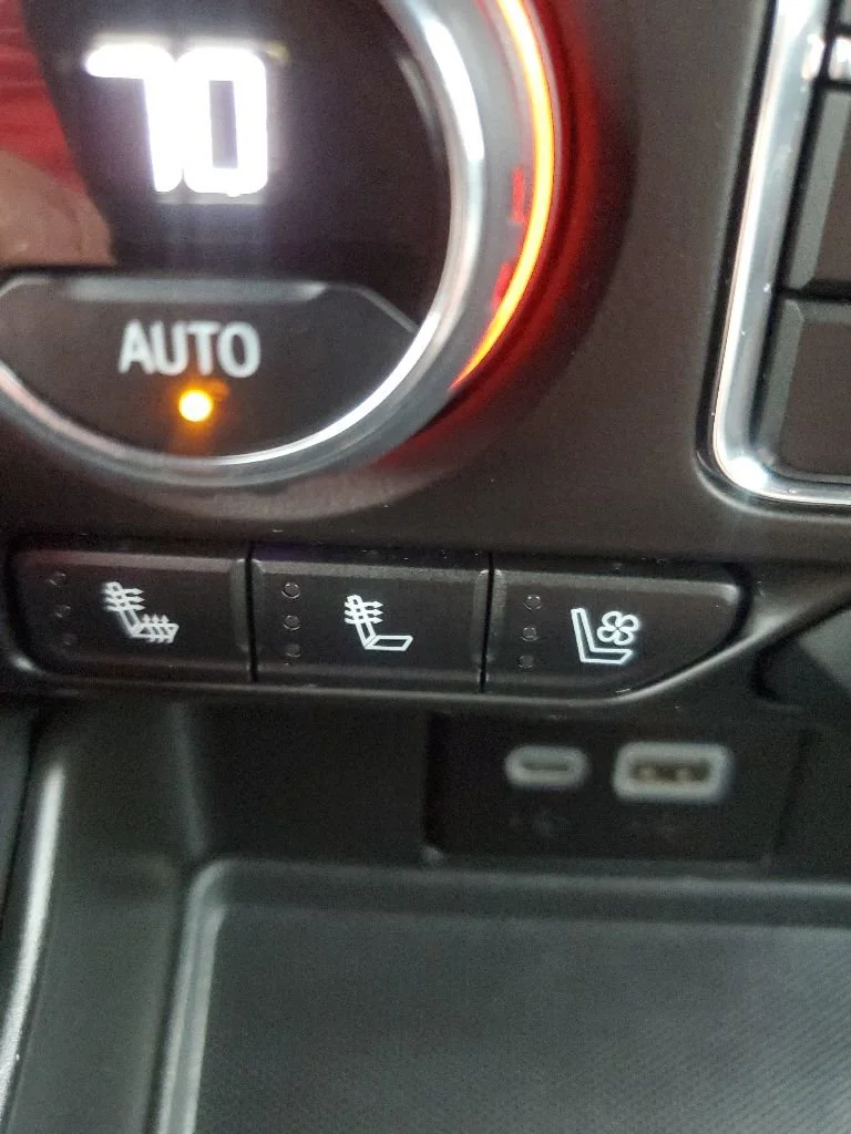Used 2024 Summit White Chevrolet Premier image 29