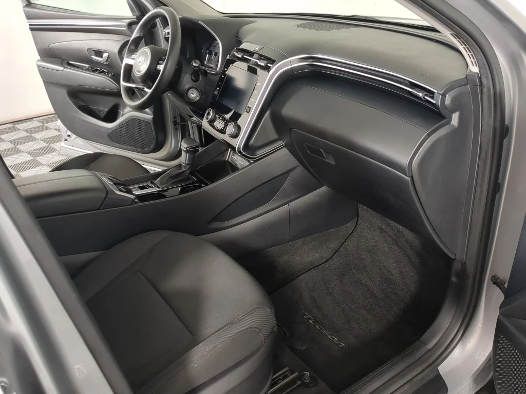 Used 2023 Silver Hyundai SE image 18
