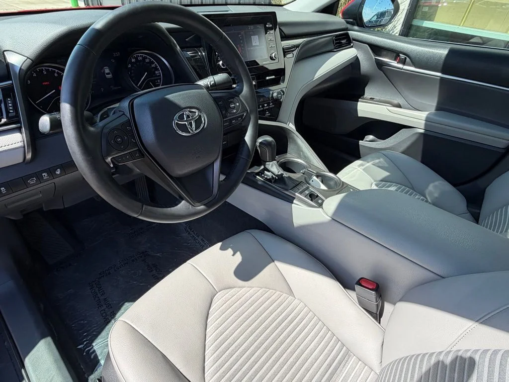 2022 Toyota Camry SE - Photo 9