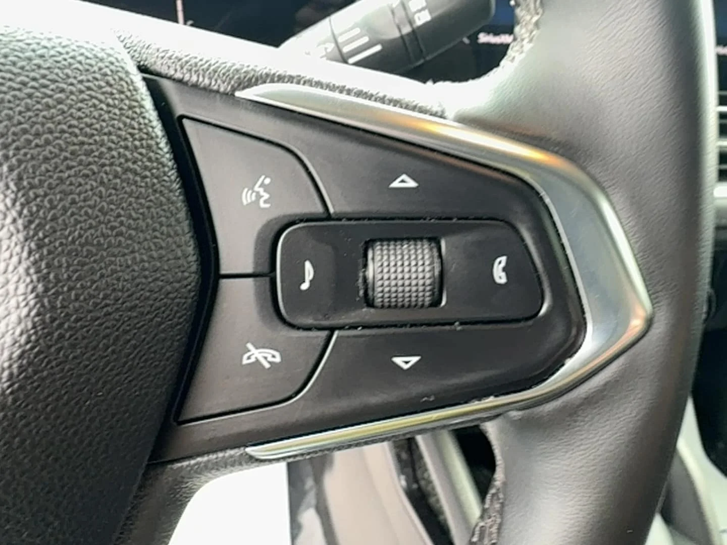 Used 2025 Mosaic Black Metallic Chevrolet LT image 14