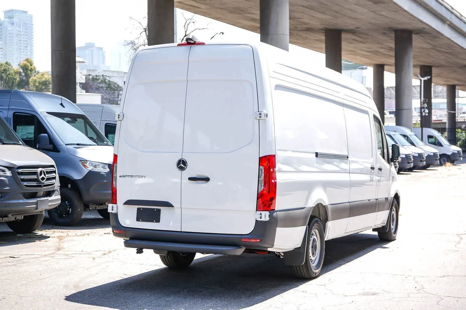 New 2025 Arctic+White Mercedes-Benz Cargo 170 WB High Roof RWD Electric Motor image 37