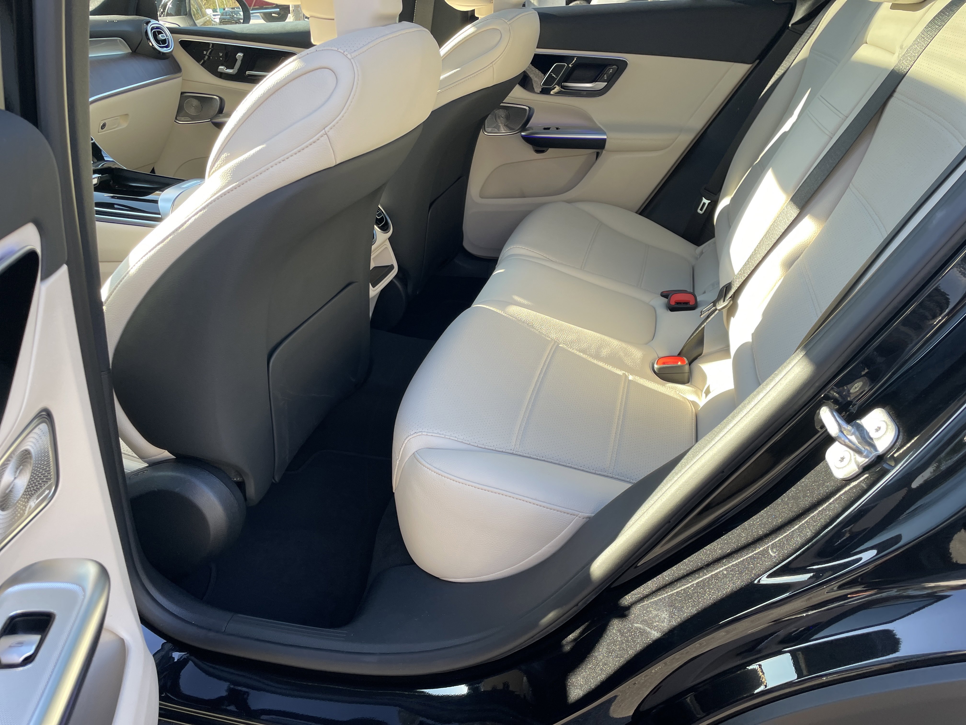 New 2026 Obsidian Black Metallic Mercedes-Benz GLC 300 4MATIC® SUV image 36