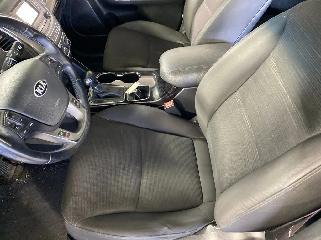Used 2015 Snow White Pearl Kia LX image 10