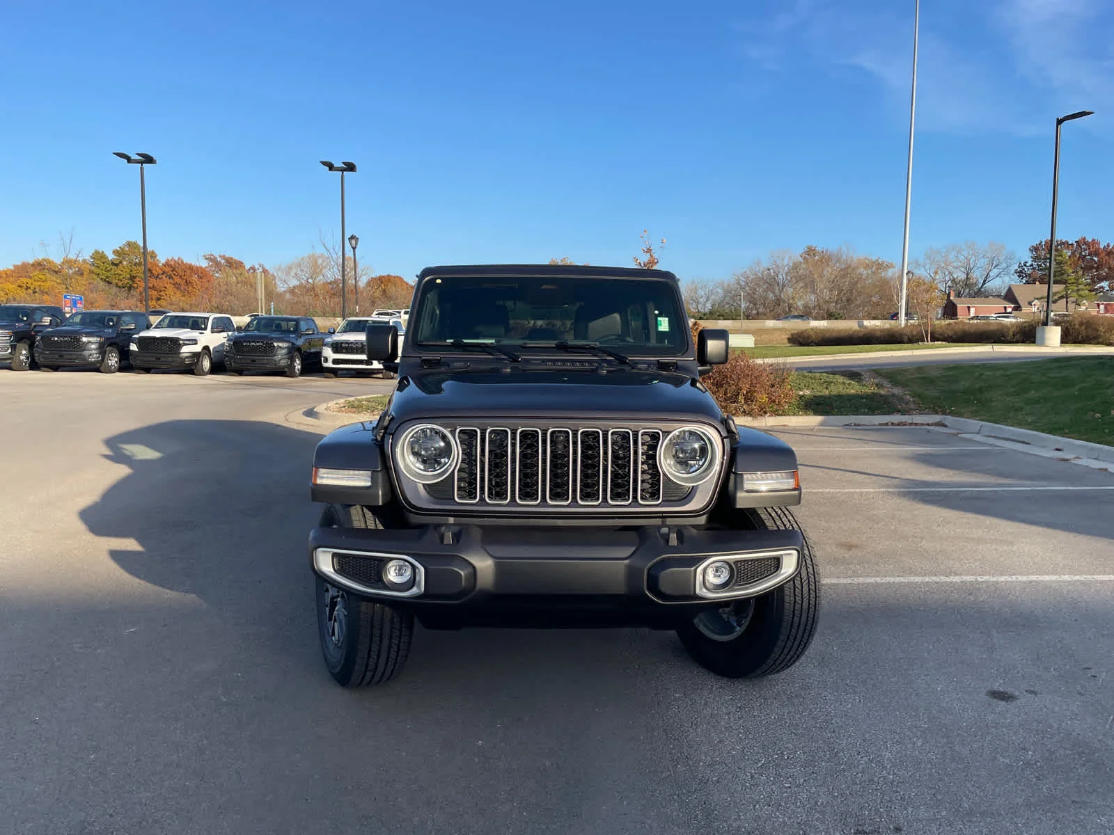 New 2026 Granite Crystal Metallic Clearcoat Jeep Sahara image 3