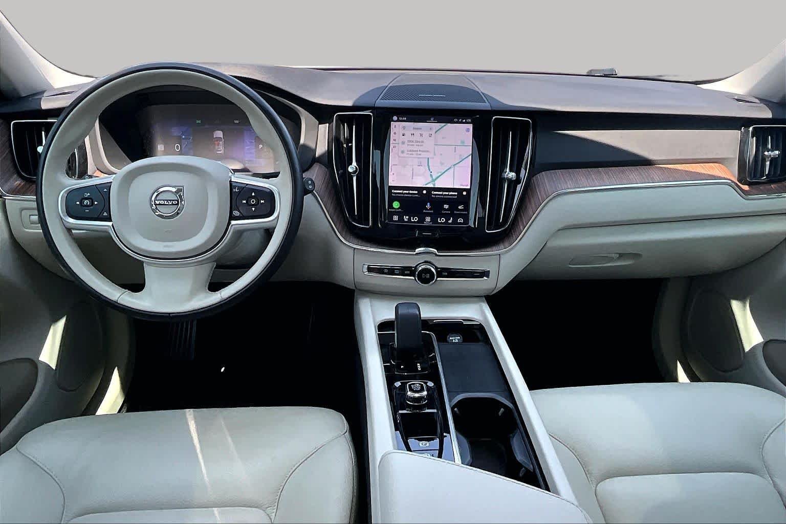 Used 2022  Volvo Momentum image 16