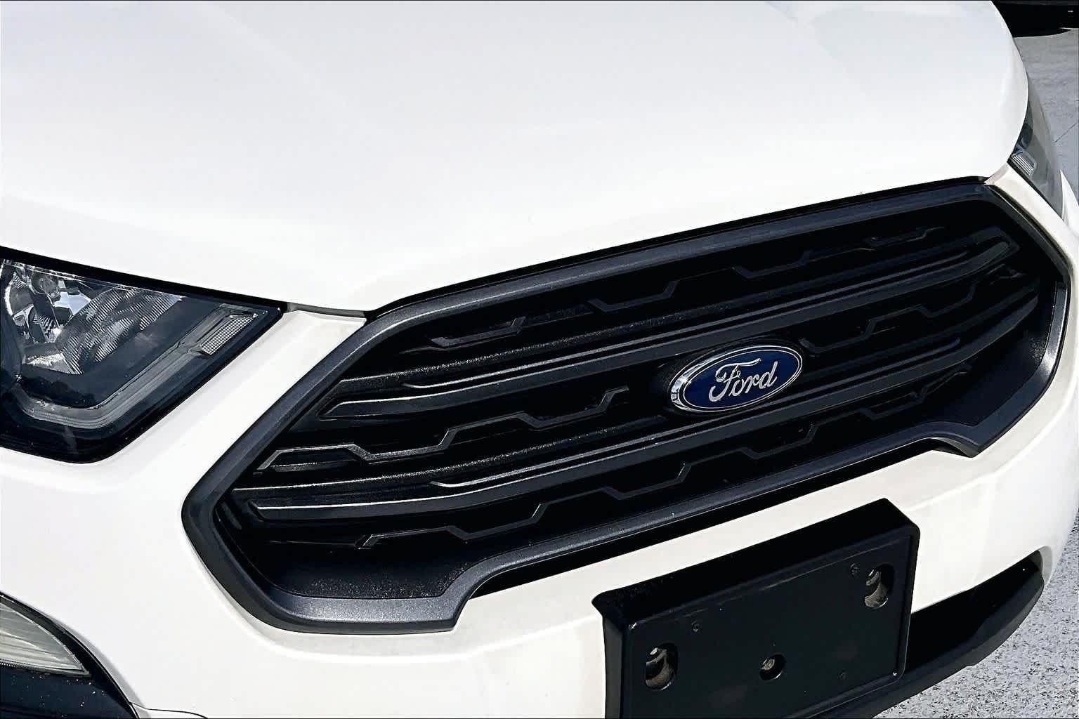 Used 2018 Diamond White Ford SES image 30