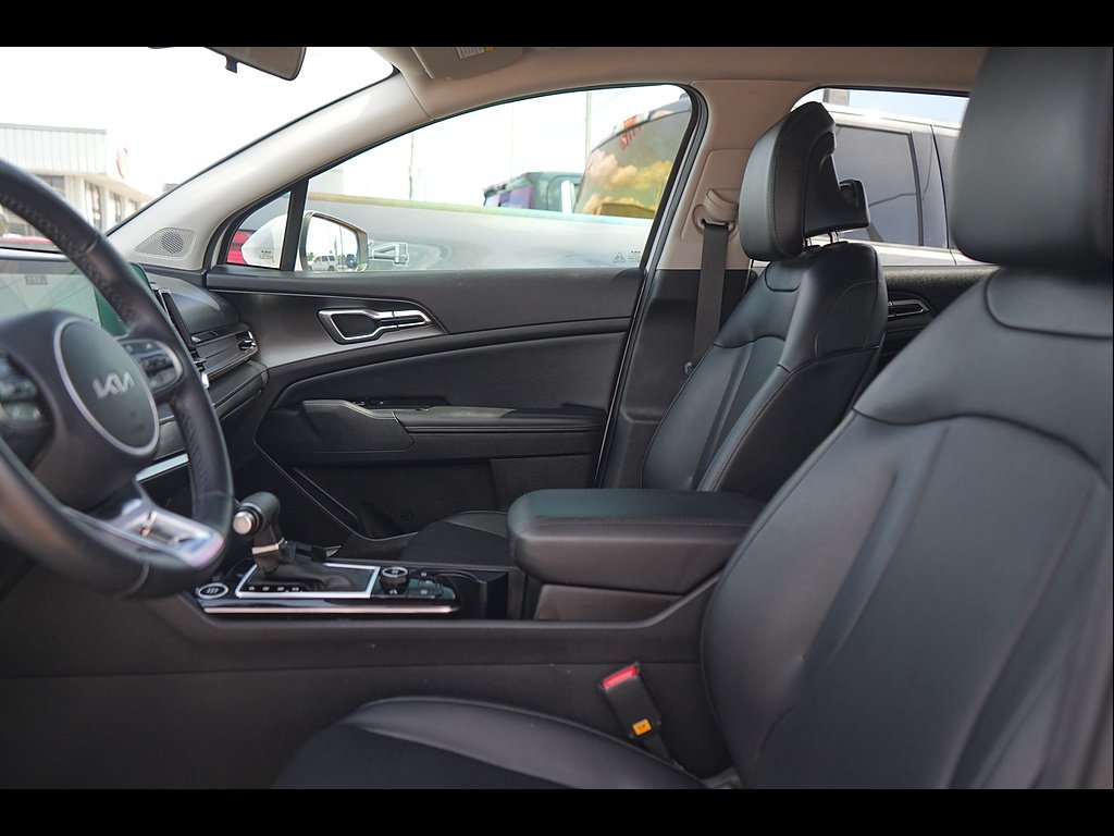 Used 2024 Glacial White Pearl Kia EX image 10