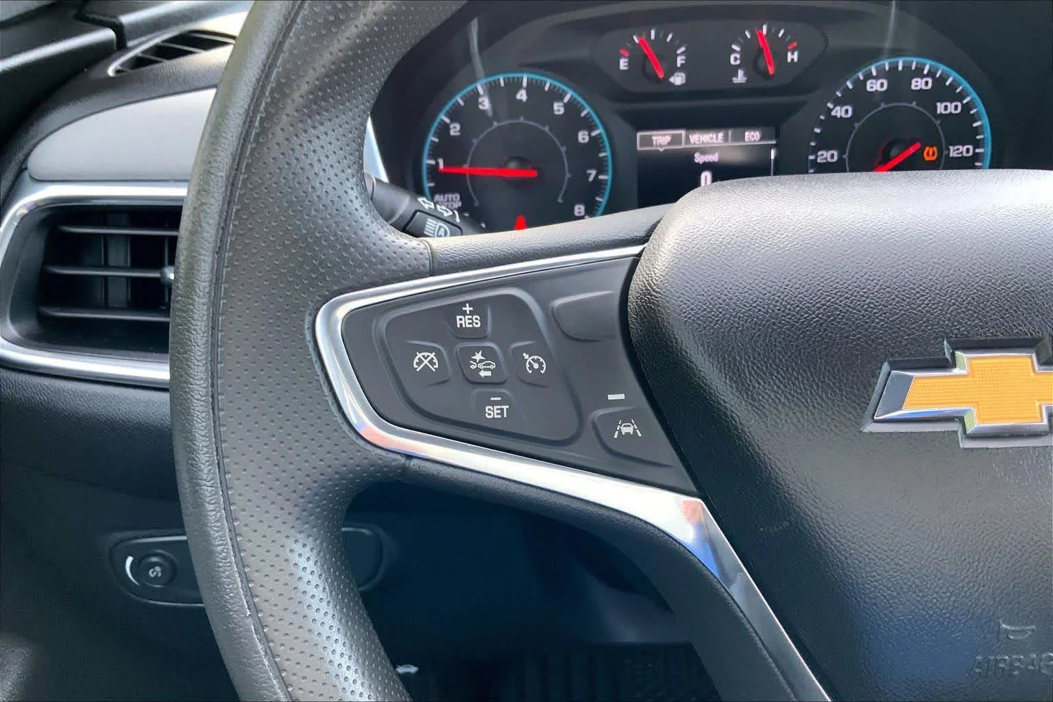 Used 2020 Summit White Chevrolet LS image 24