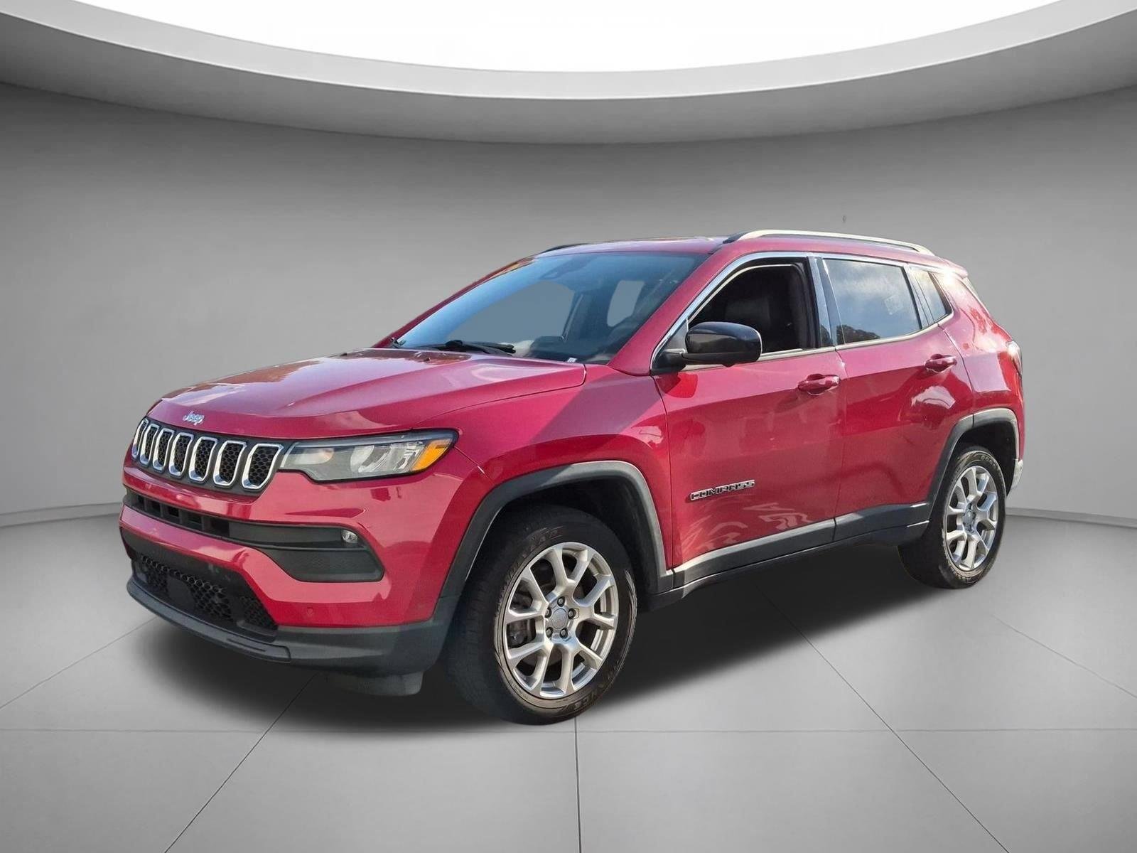 Used 2023 Redline Pearlcoat Jeep Latitude Lux image 1
