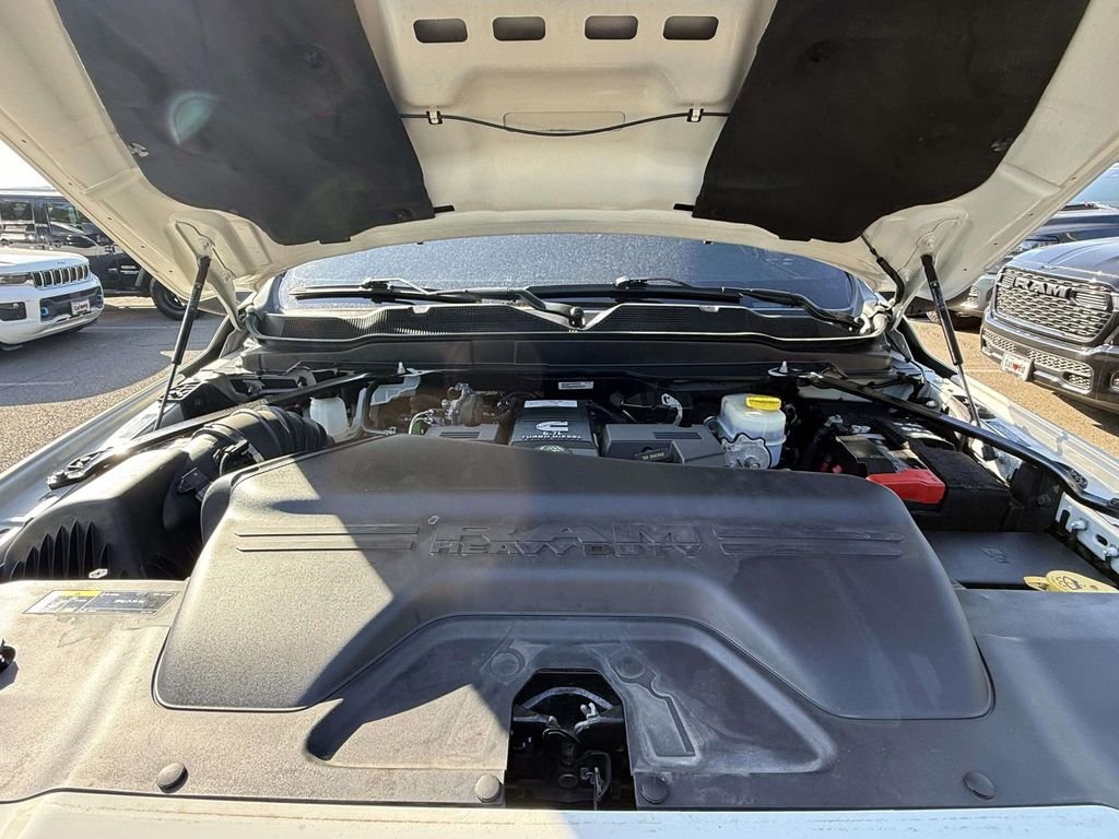 Used 2023 White Ram Laramie image 12