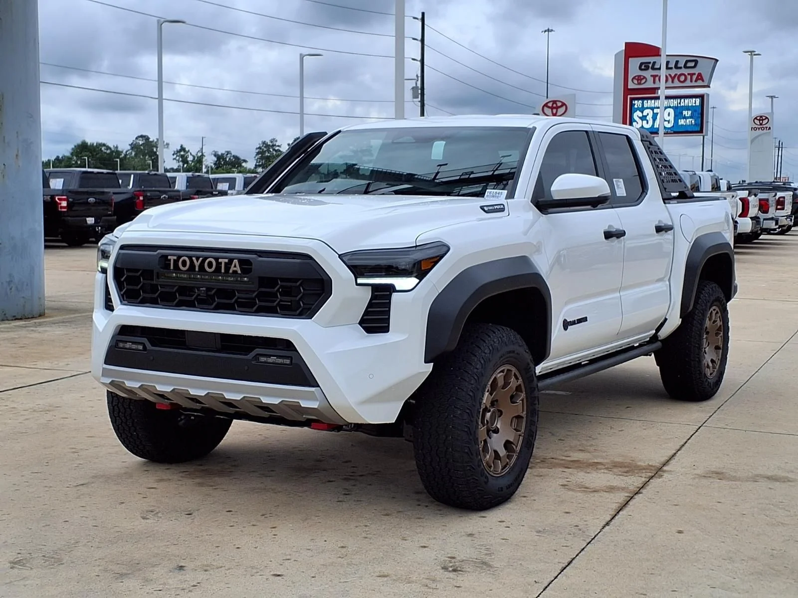 New 2026 White Toyota Trailhunter image 3
