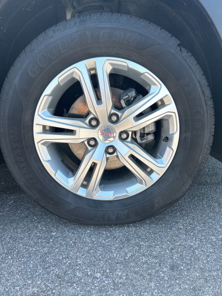 Used 2018 White GMC SLE image 21
