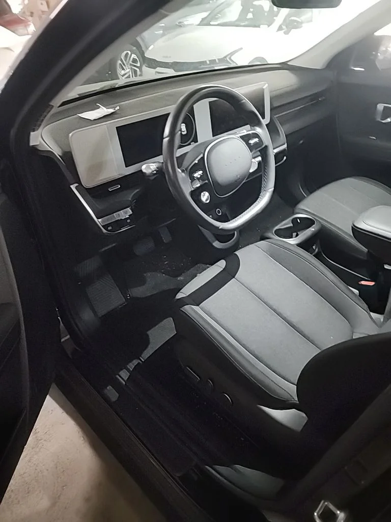 Used 2024 Black Hyundai SEL image 6
