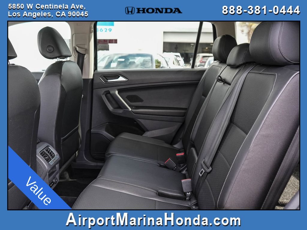 Used 2018 Pearl Metallic Volkswagen 2.0T SEL image 24