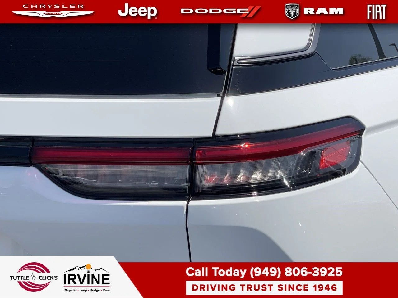 New 2026 Bright White Clear-Coat Exterior Paint Jeep Laredo Altitude image 9