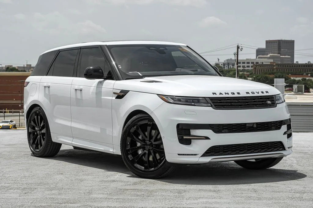 New 2026 Fuji White Land Rover Dynamic SE image 5