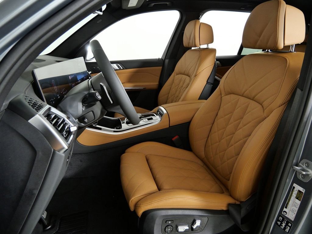 Used 2026 Skyscraper Grey Metallic BMW xDrive40i image 37