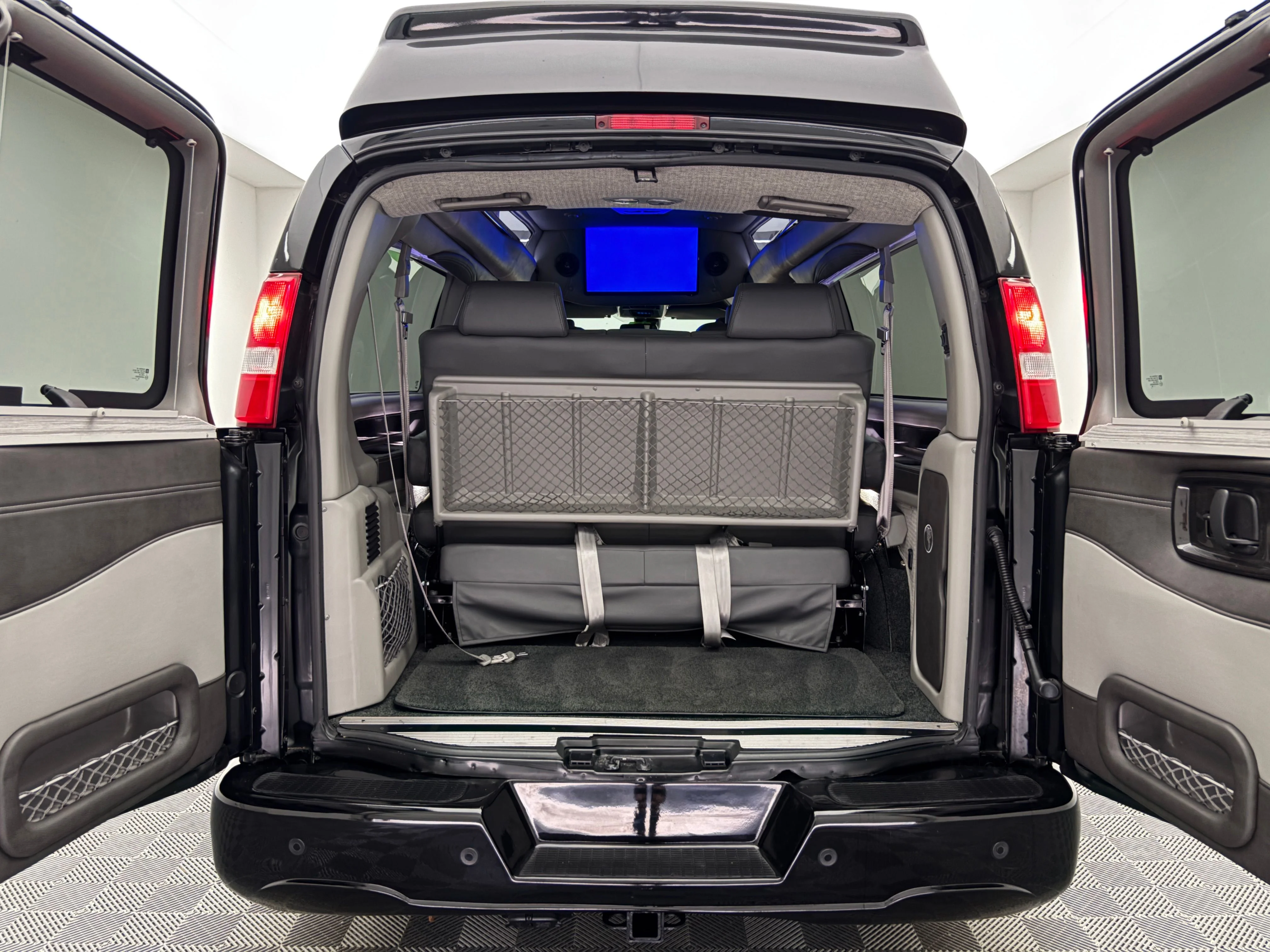 Used 2020 Onyx Black GMC Explorer Limited SE image 10