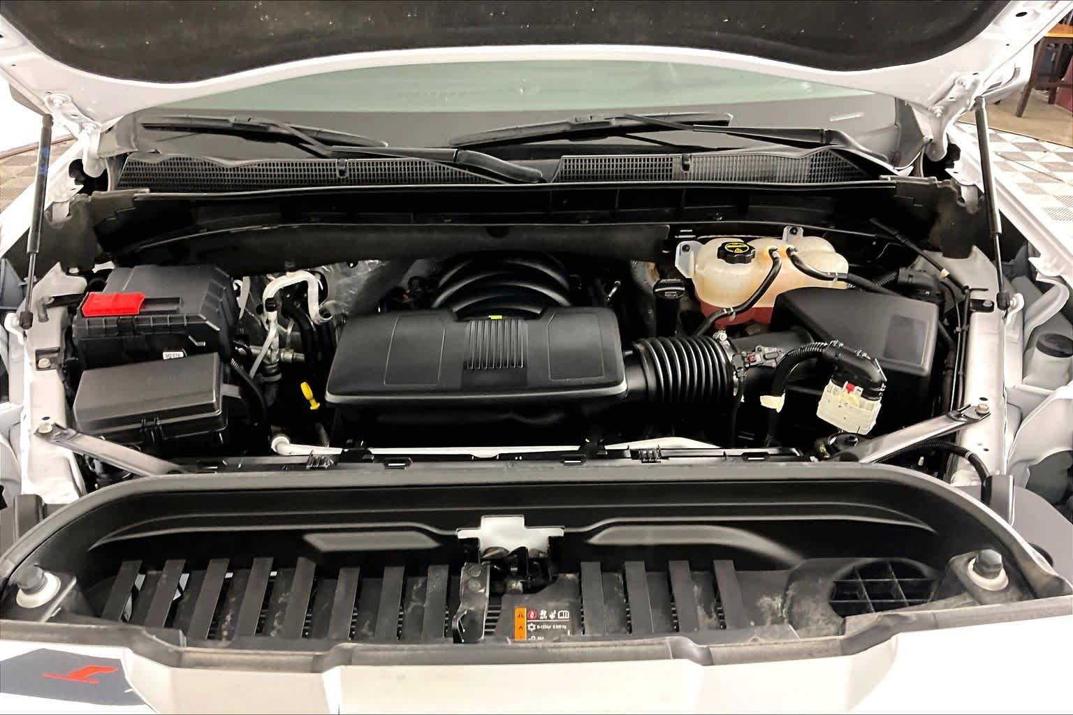 Used 2024 White Frost Tricoat GMC SLT image 29