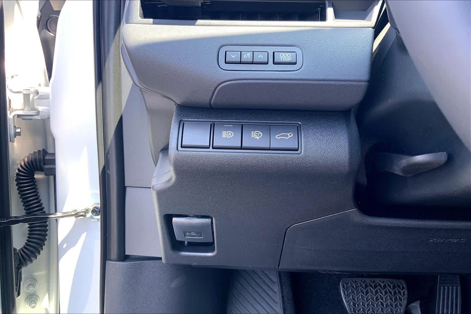 New 2026 Wind Chill Pearl Toyota XLE image 20