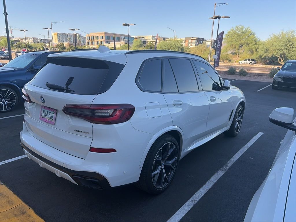 Used 2021 Alpine White BMW sDrive40i image 4