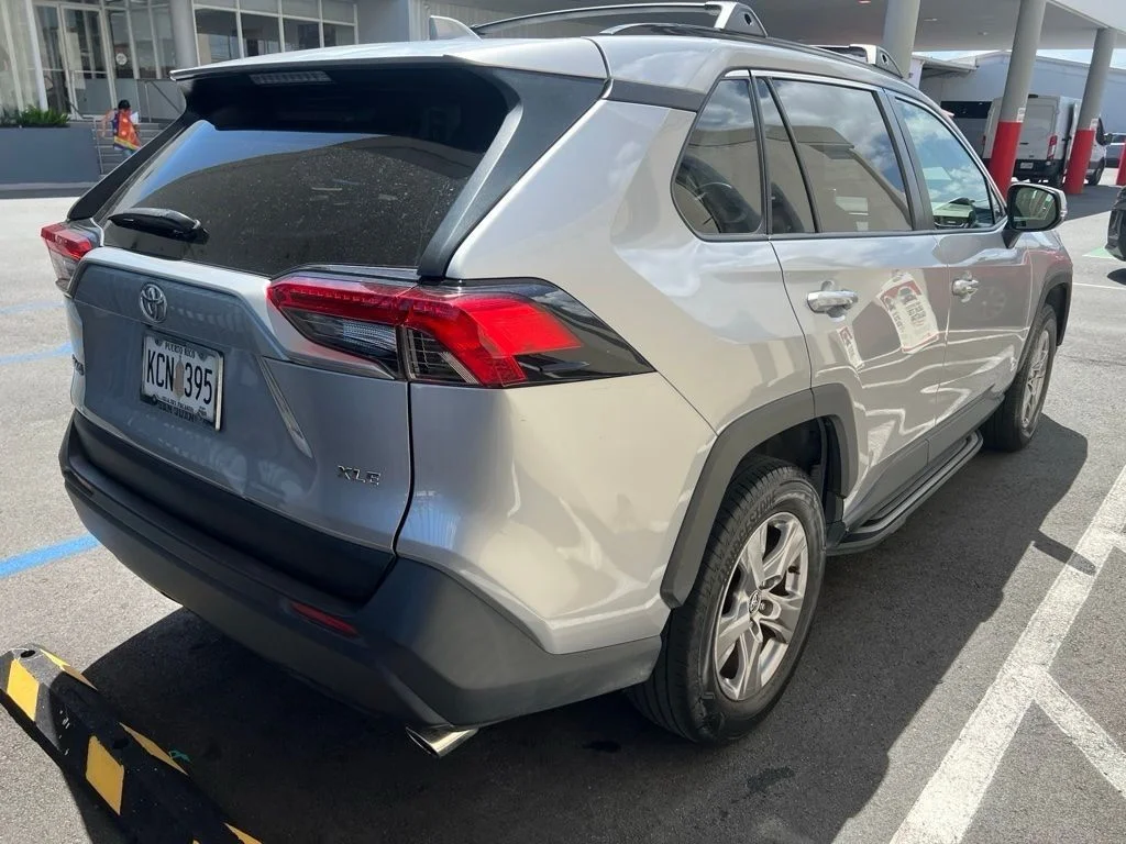 Used 2023 Silver Toyota XLE image 5