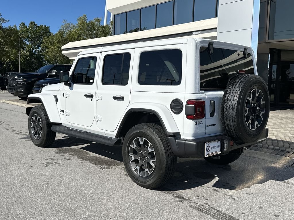 New 2026 Bright White Clear-Coat Exterior Paint Jeep Sahara image 8