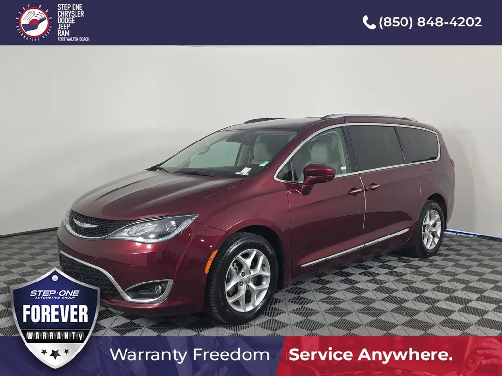 2017 Chrysler Pacifica Touring-L Plus's photo
