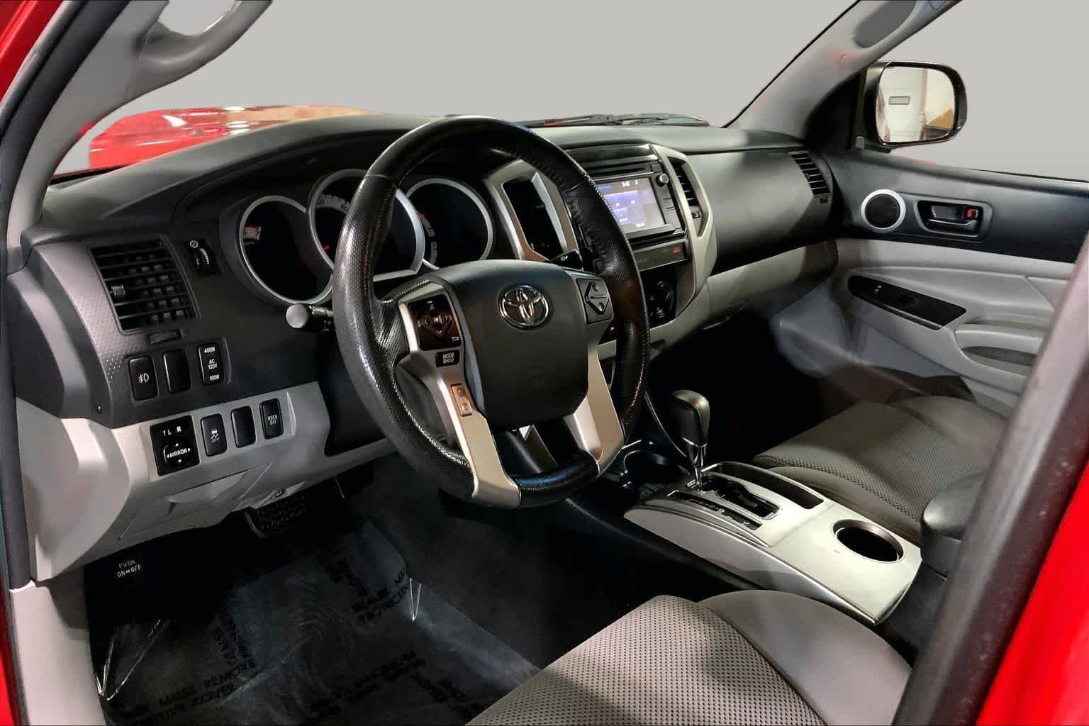 Used 2015 Barcelona Red Metallic Toyota  image 18