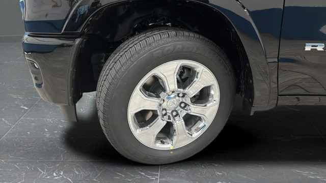 New 2026 Diamond Black Crystal Pearl-Coat Exterior Paint RAM Big Horn/Lone Star image 37