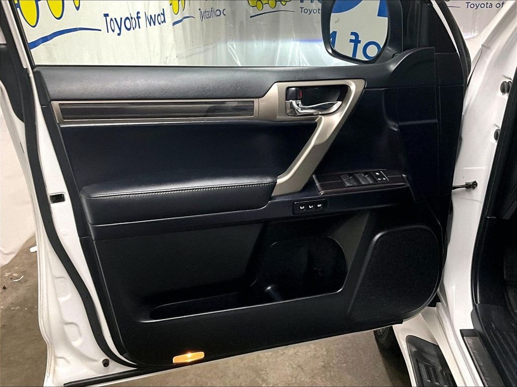 Used 2021 White Lexus 460 image 9