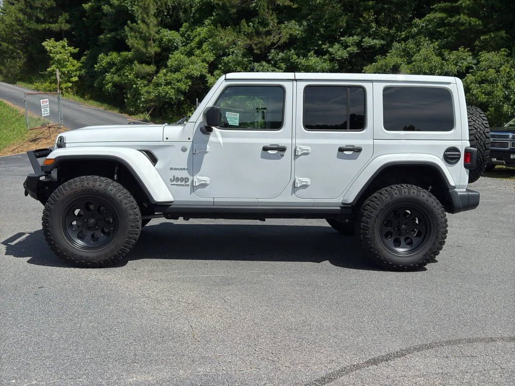 Used 2019 Bright White Clearcoat Jeep Sahara image 22