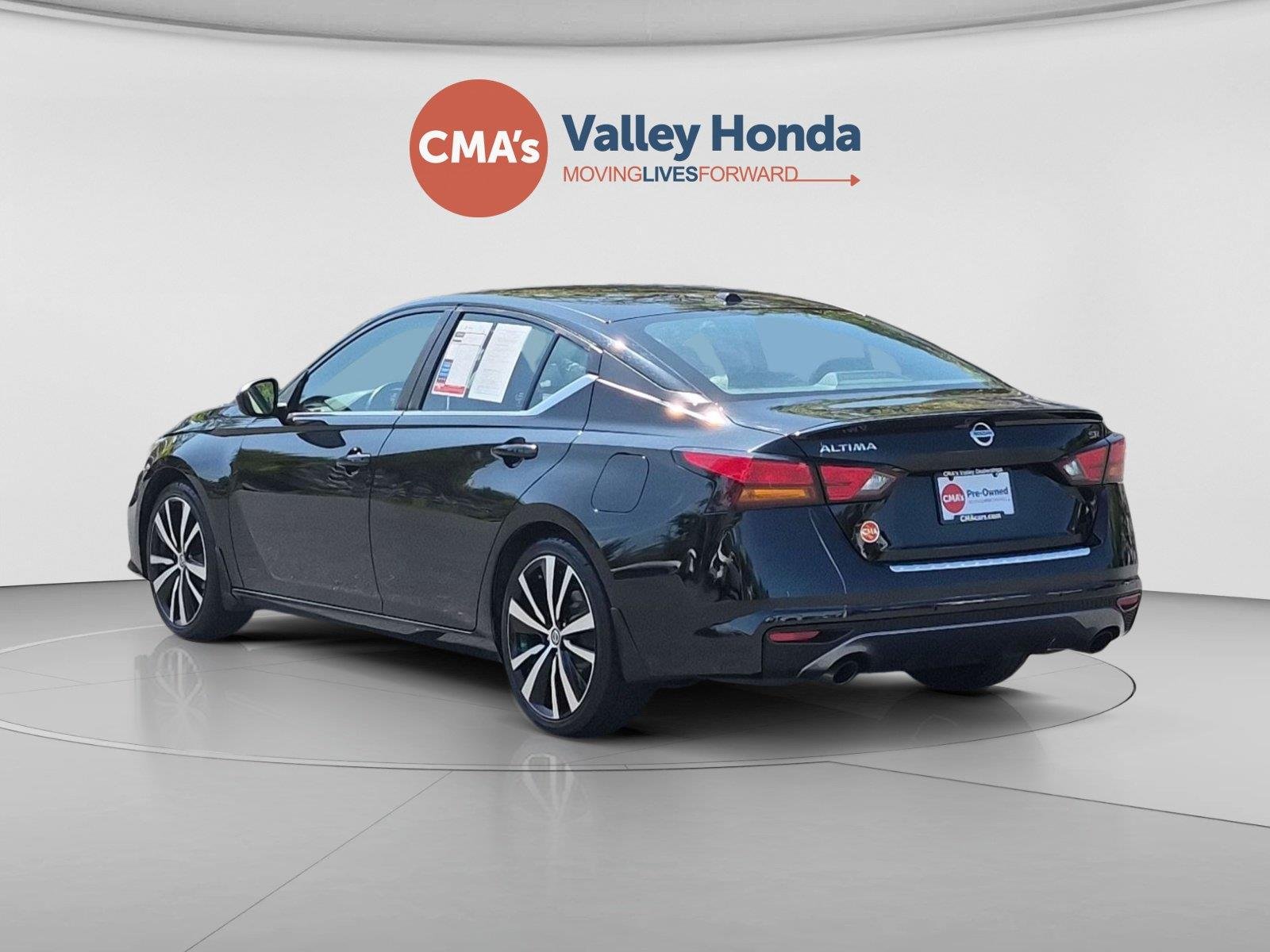 Used 2020 Super Black Nissan 2.5 SR image 3