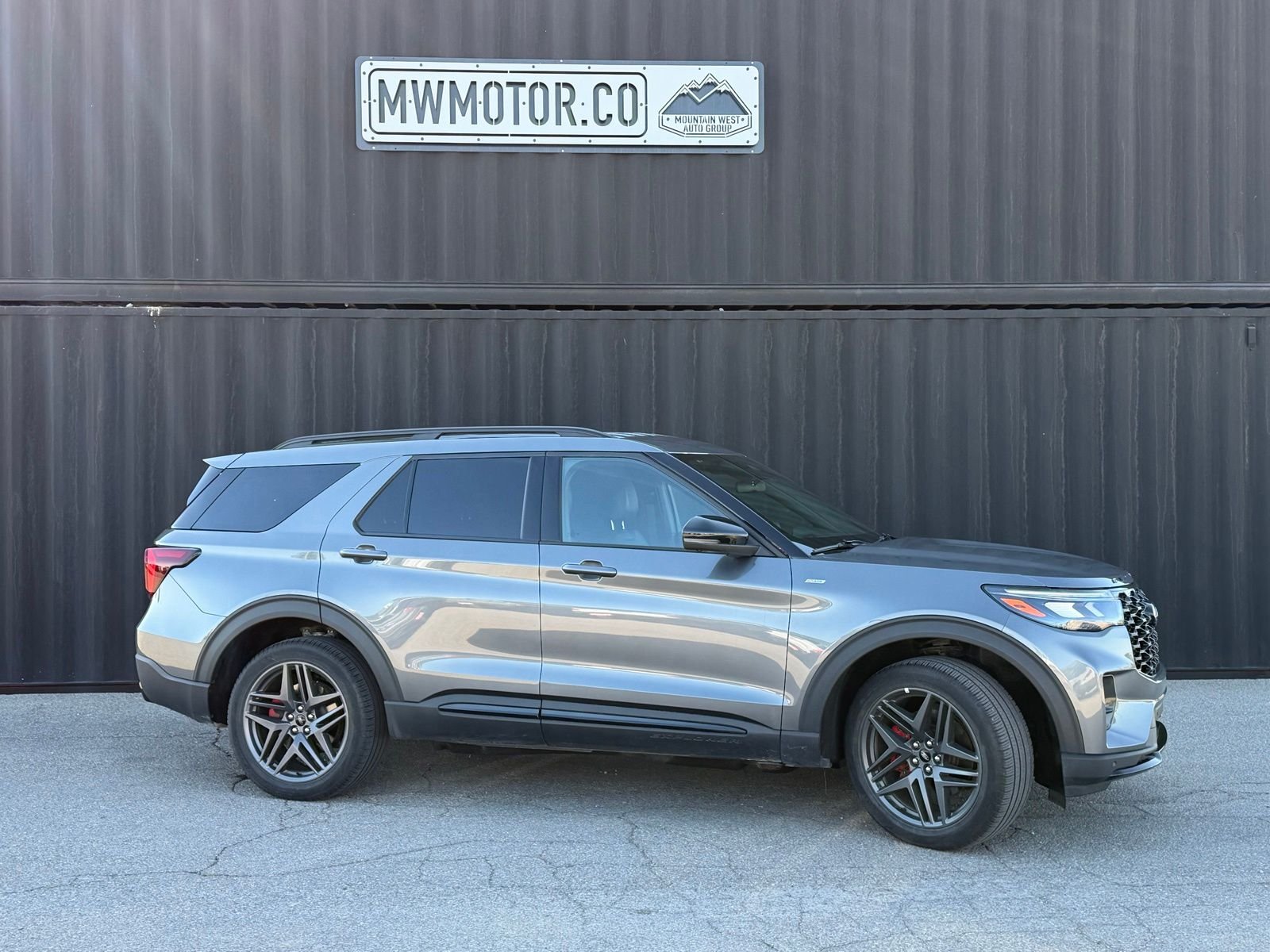 2025 Ford Explorer ST-LINE 4WD (PL535)'s photo