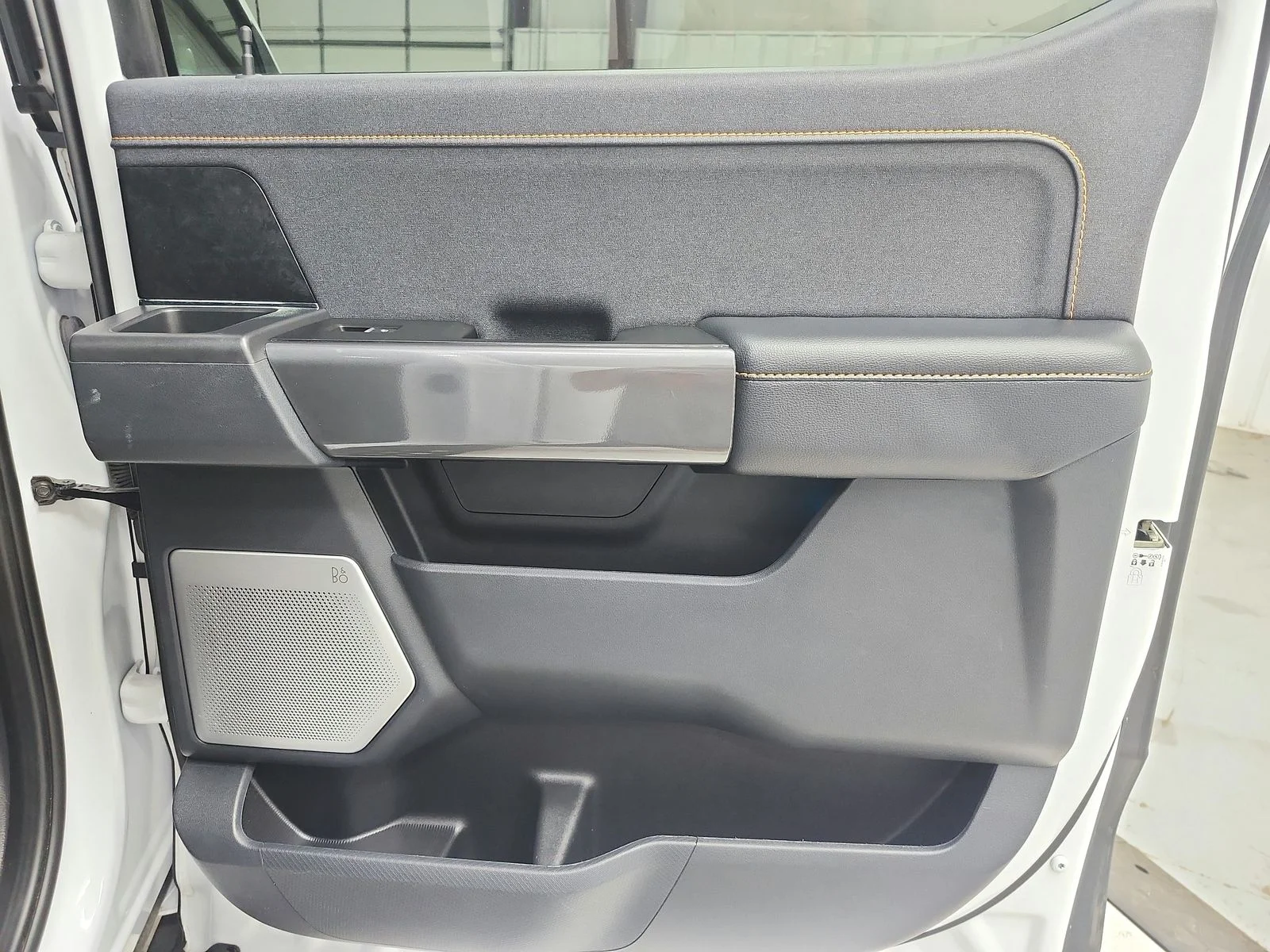 Used 2022 Oxford White Ford Tremor image 45