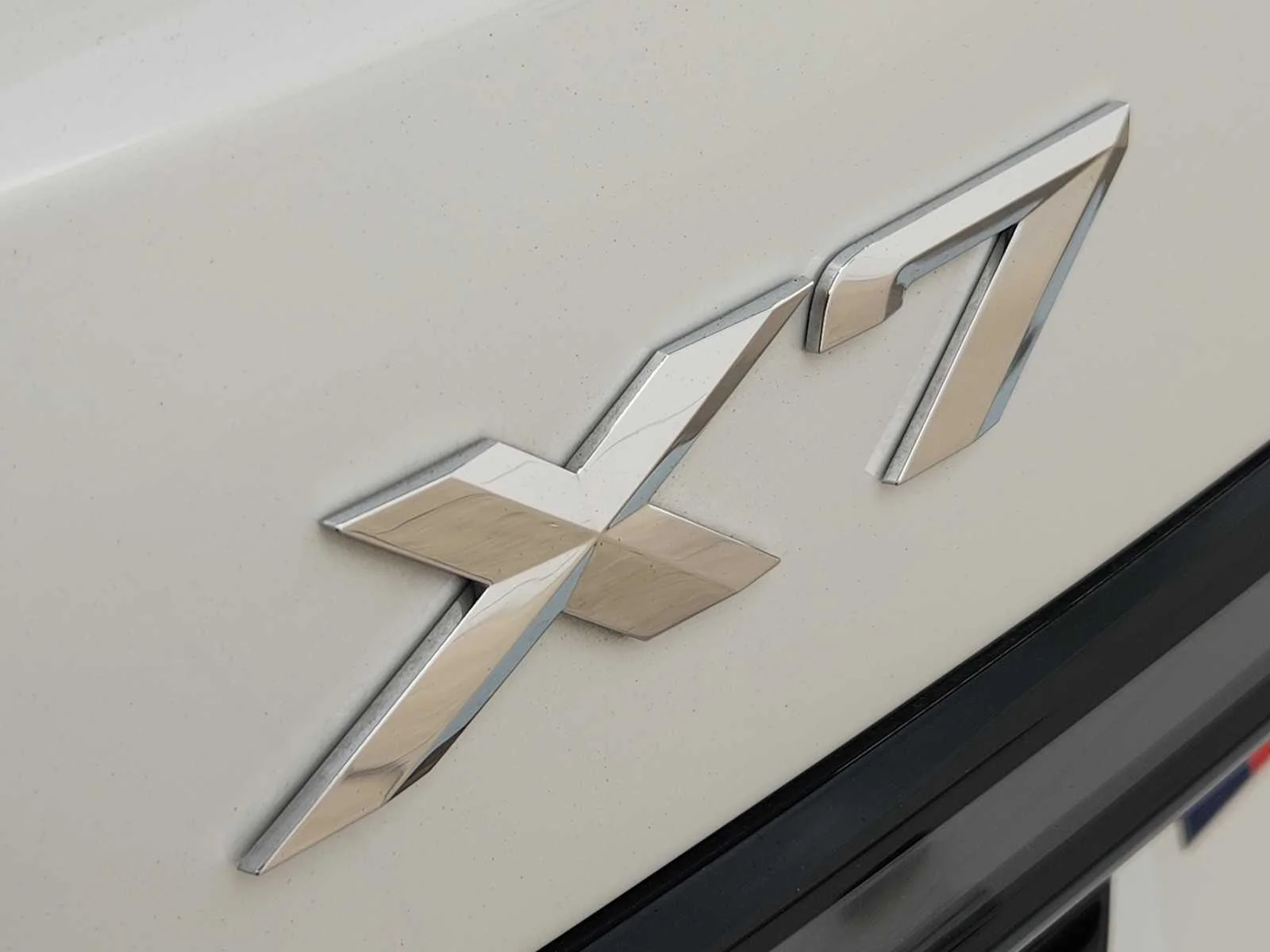 Certified Used 2024 Mineral White Metallic BMW xDrive40i image 8