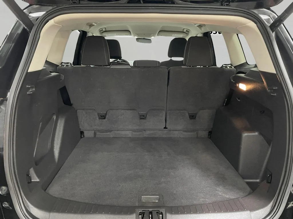 Used 2017 Shadow Black Ford SE image 6