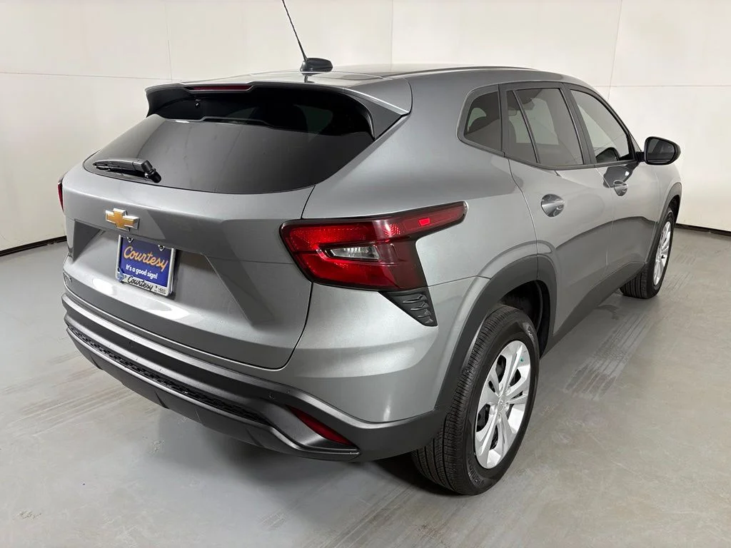 Used 2025 Gray Chevrolet LS image 10