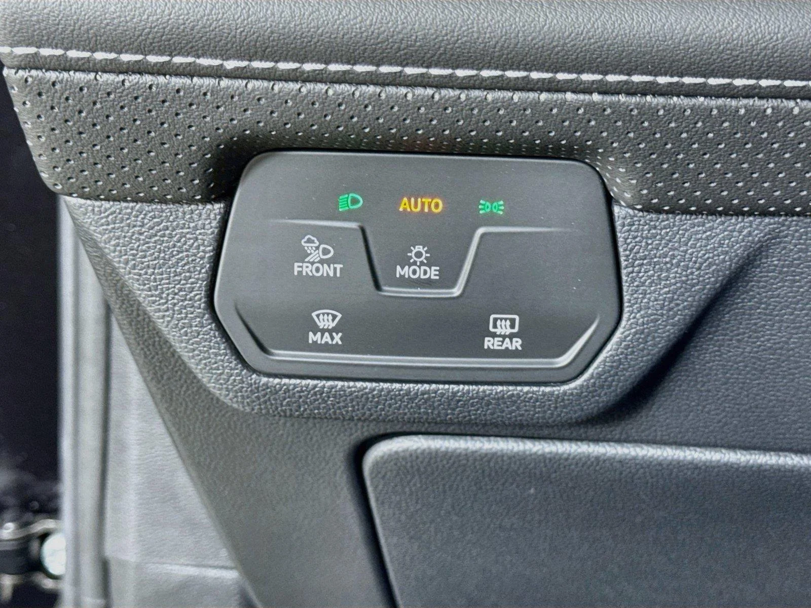 New 2026 Deep Black Pearl Volkswagen 2.0T SE w/Technology image 10