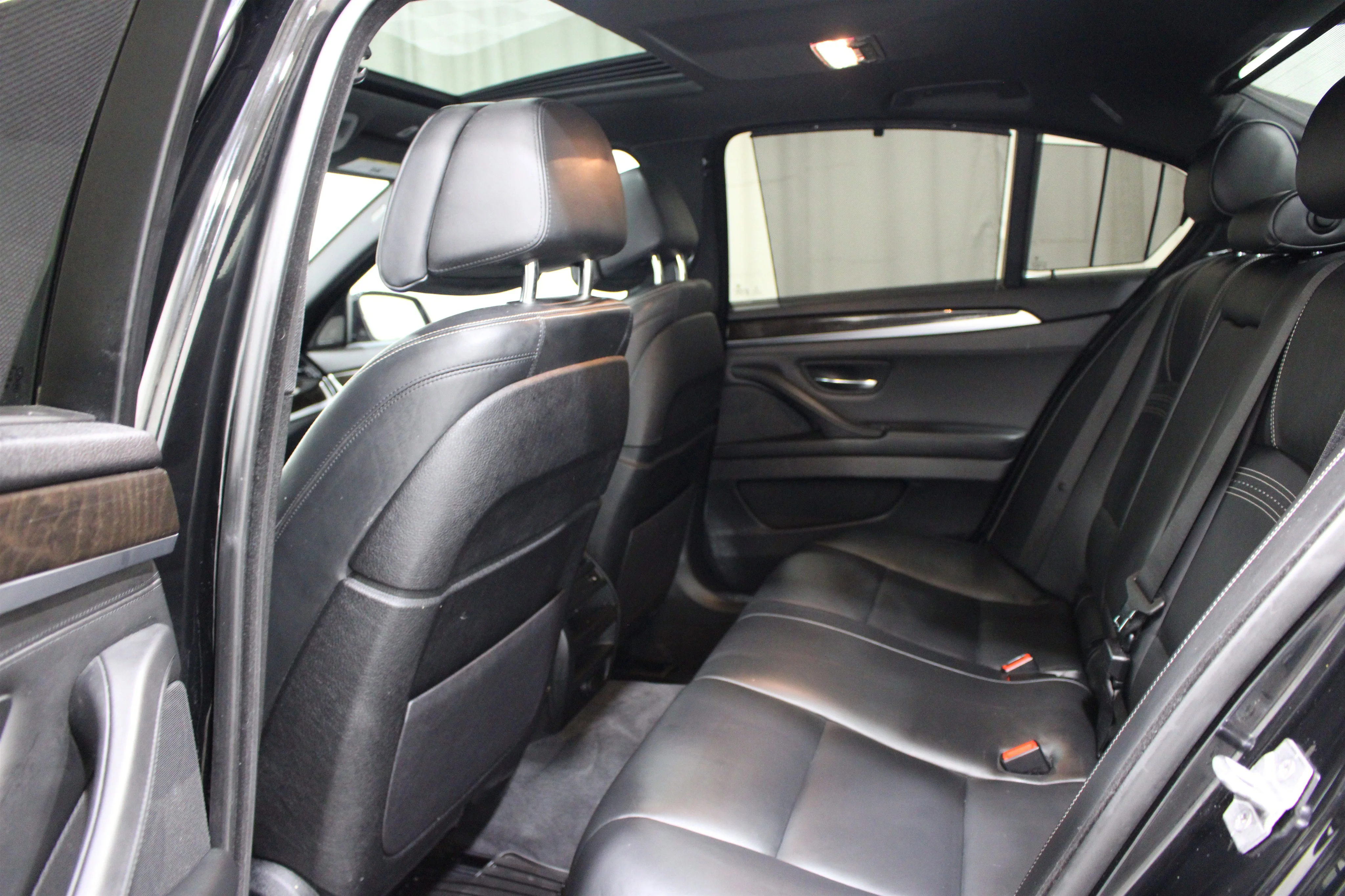 2016 BMW 5 Series 550i - Photo 20