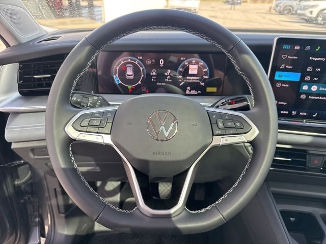 New 2026 Platinum Gray Volkswagen 2.0T SE image 32