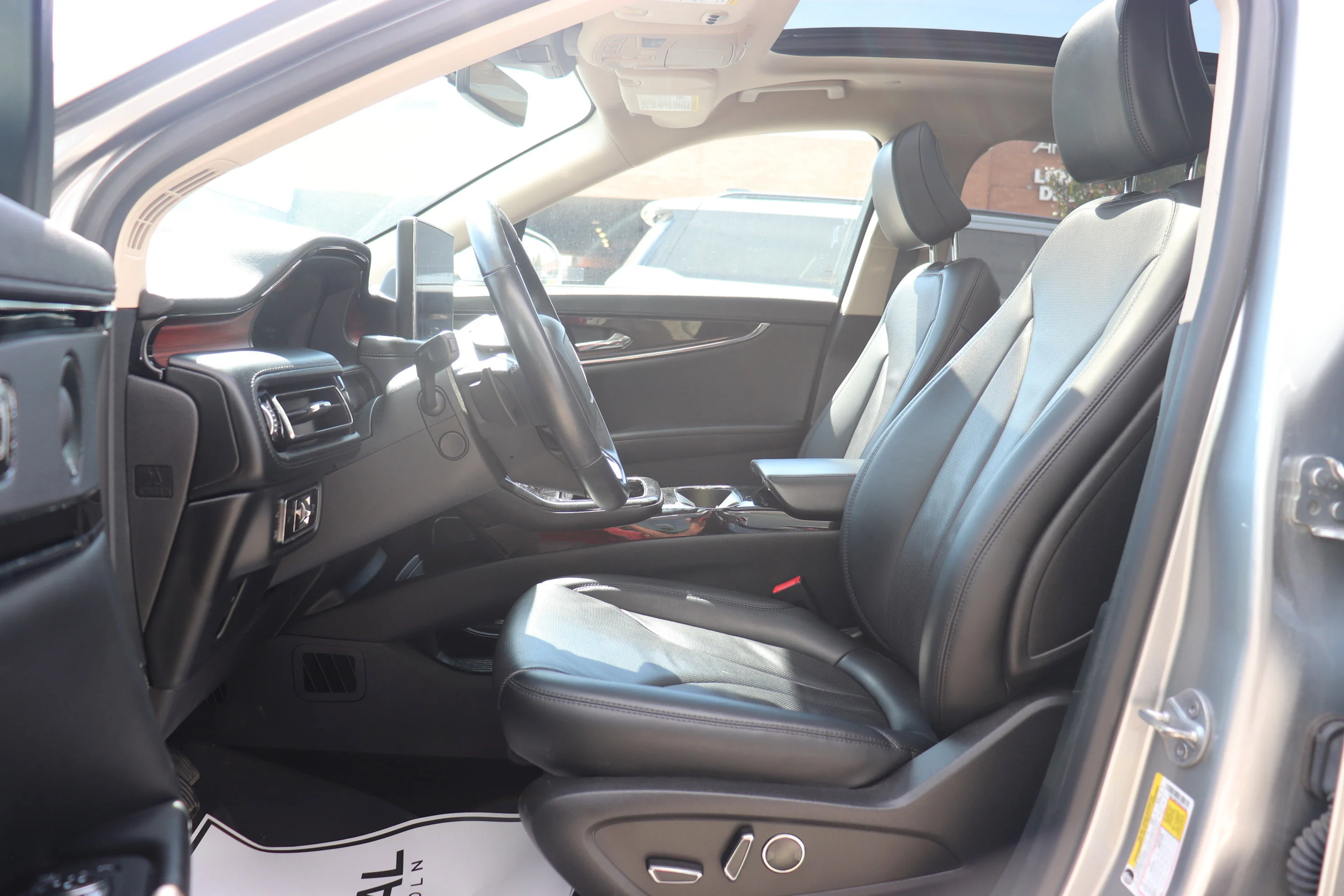 Used 2023 Gray Lincoln Reserve **New Arrival** image 9