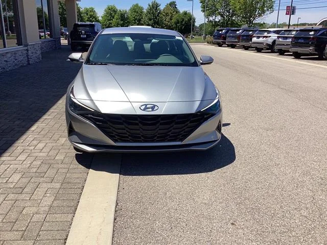 Certified Used 2023 Shimmering Silver Pearl Hyundai SEL image 9
