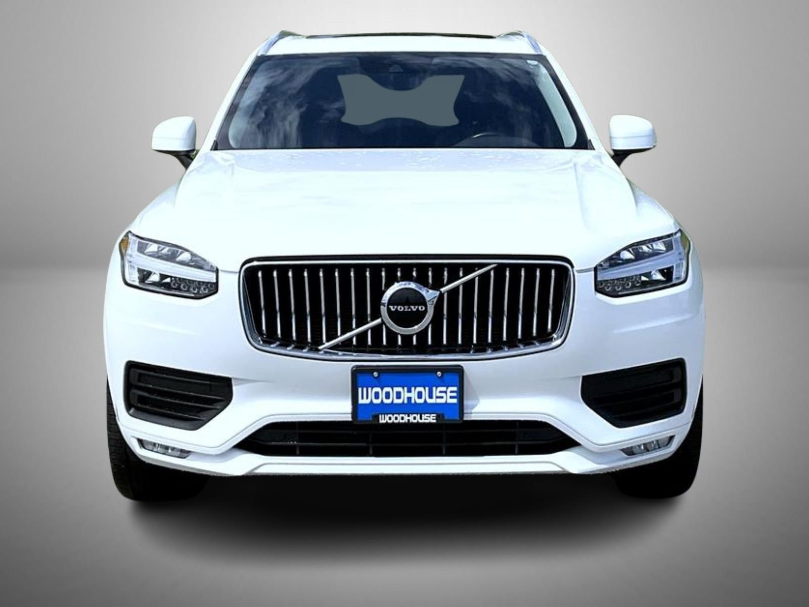 Used 2020 White Volvo T5 Momentum image 2