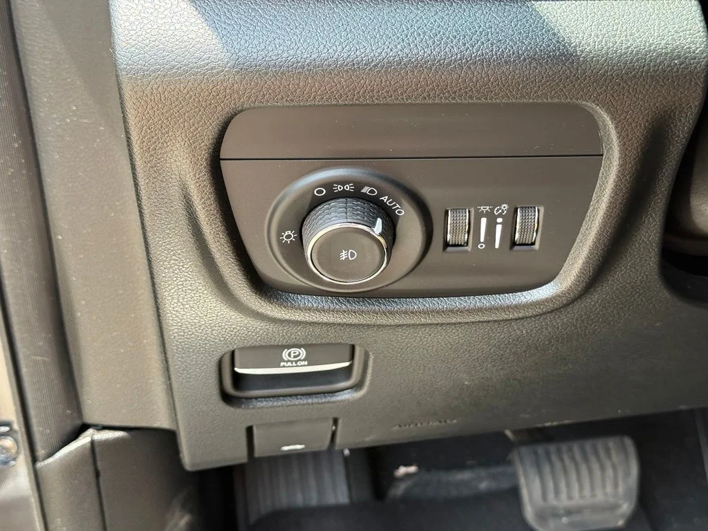 Used 2024 Gray Jeep Summit image 17