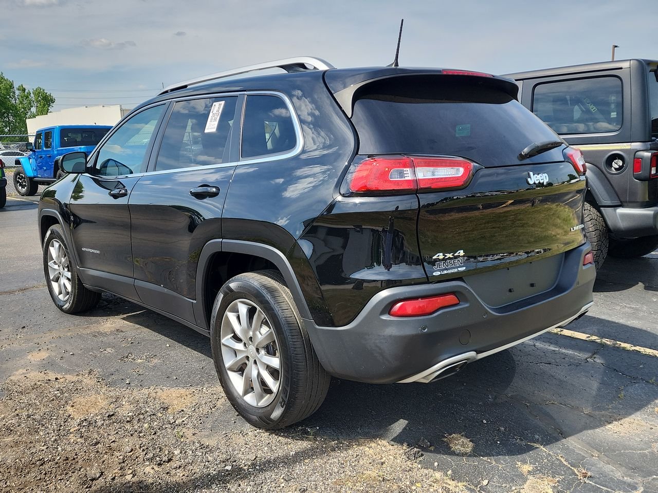 Used 2018 Diamond Black Crystal Pearlcoat Jeep Limited image 3